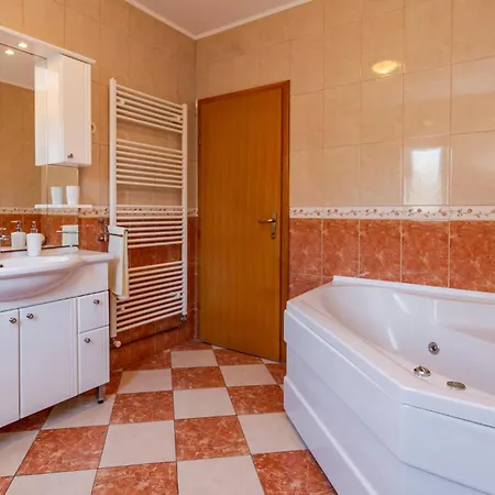 Stunning In Poljica Imotska With Kitchen Margete