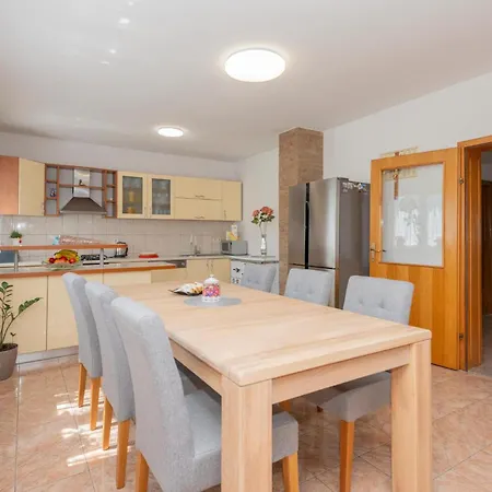 Stunning In Poljica Imotska With Kitchen