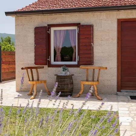 Stunning In Poljica Imotska With Kitchen Σπίτι διακοπών