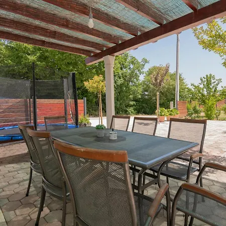 Σπίτι διακοπών Stunning In Poljica Imotska With Kitchen *