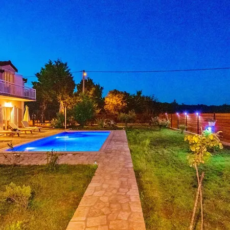 Stunning In Poljica Imotska With Kitchen Σπίτι διακοπών *