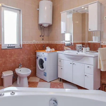 Stunning In Poljica Imotska With Kitchen Margete