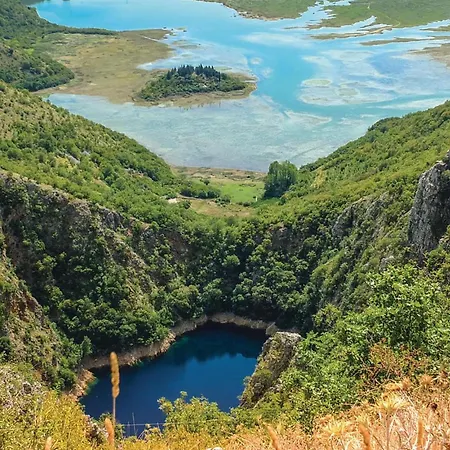 Σπίτι διακοπών Stunning In Poljica Imotska With Kitchen